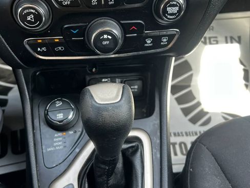 Used 2016 Jeep Cherokee 75th Anniversary AWD/4WD image 18