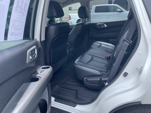 Used 2018 Nissan Pathfinder SL AWD/4WD image 29
