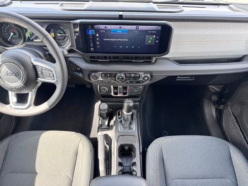 Used 2025 Jeep Wrangler Unlimited Sahara w/ Safety Group image 11