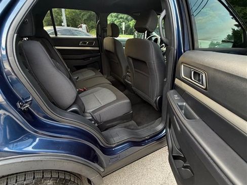 Used 2017 Ford Explorer XLT w/ Equipment Group 201A AWD/4WD image 12