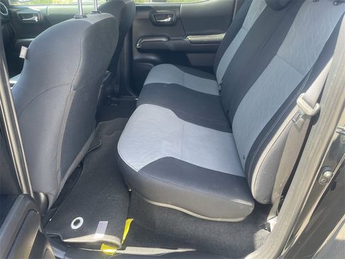Used 2021 Toyota Tacoma TRD Sport image 25