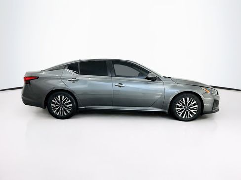 Used 2023 Nissan Altima 2.5 SV FWD image 10