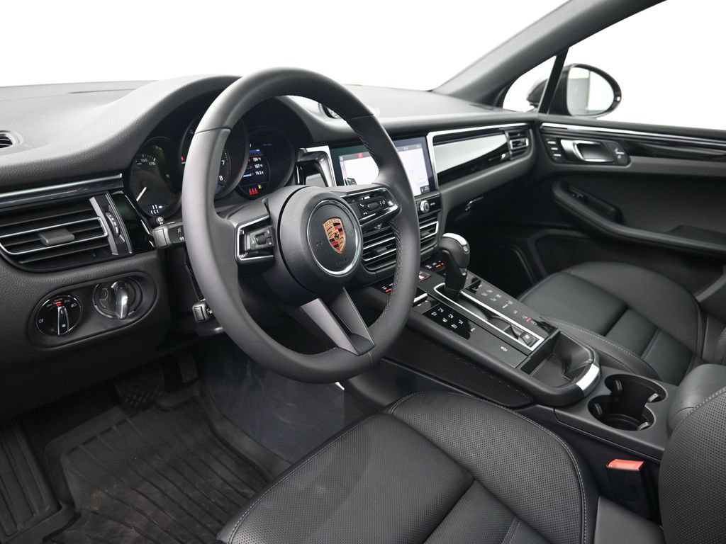 Used 2026 Porsche Macan AWD/4WD image 4