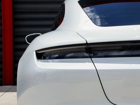 Used 2022 Porsche Taycan RWD image 17