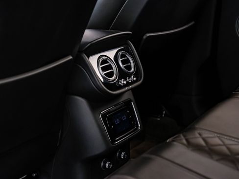 Used 2017 Bentley Bentayga image 41