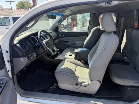 Used 2014 Toyota Tacoma PreRunner w/ SR5 Package RWD image 6