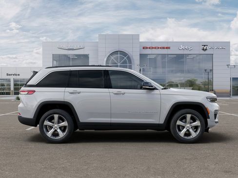 New 2025 Jeep Grand Cherokee Limited w/ Luxury Tech Group II image 23