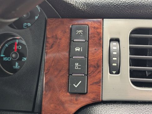 Used 2013 Chevrolet Tahoe LT AWD/4WD image 17