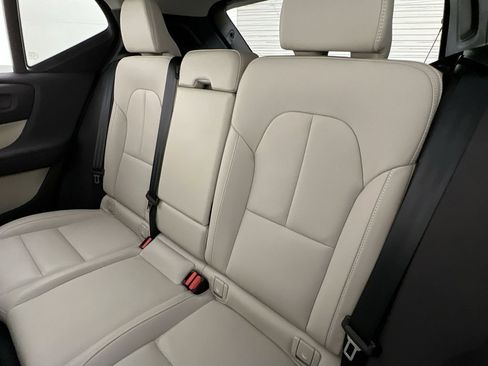 Used 2024 Volvo XC40 B5 Plus image 24