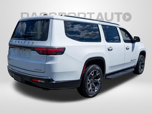 Used 2024 Jeep Wagoneer L Series III w/ Flexible Seating Group AWD/4WD image 5
