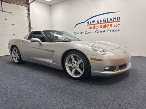 Used 2006 Chevrolet Corvette Coupe w/ Preferred Equipment Group RWD image 8