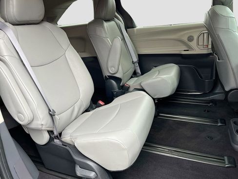 Used 2024 Toyota Sienna XLE w/ XLE Plus Package image 30