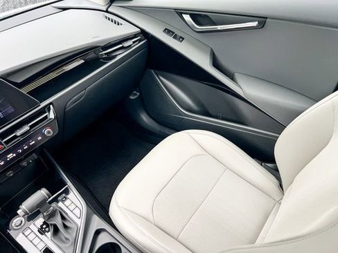 New 2025 Kia Niro EX image 14