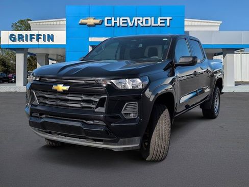 Used 2025 Chevrolet Colorado W/T RWD image 11