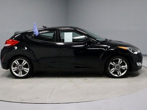 Used 2017 Hyundai Veloster Value Edition image 12