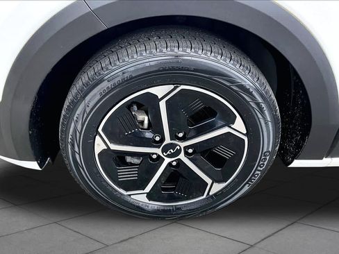 Used 2023 Kia Niro LX FWD image 11