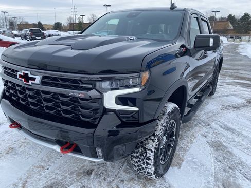 Used 2022 Chevrolet Silverado 1500 ZR2 w/ Technology Package image 3