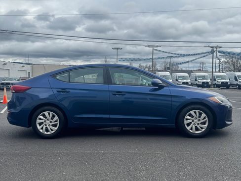Used 2017 Hyundai Elantra SE image 3