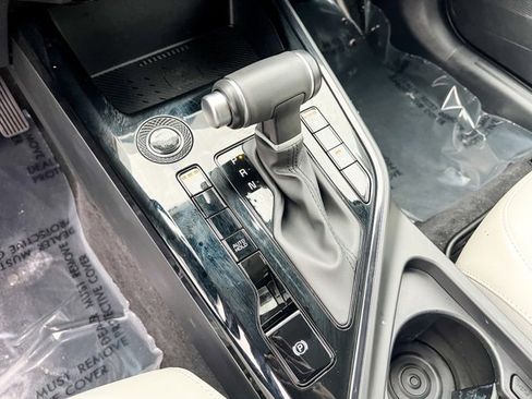 Used 2024 Kia Niro EX image 18