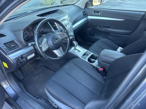 Used 2010 Subaru Outback 2.5i Premium image 3