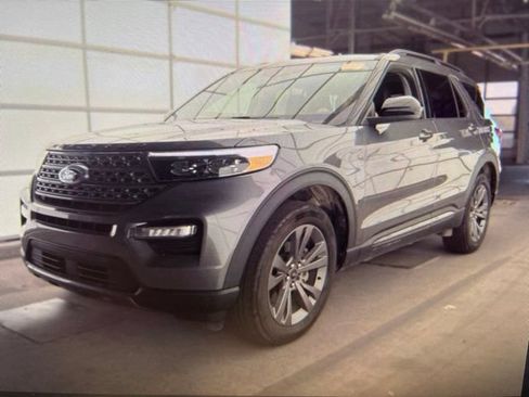Certified 2023 Ford Explorer XLT w/ Equipment Group 202A AWD/4WD image 1