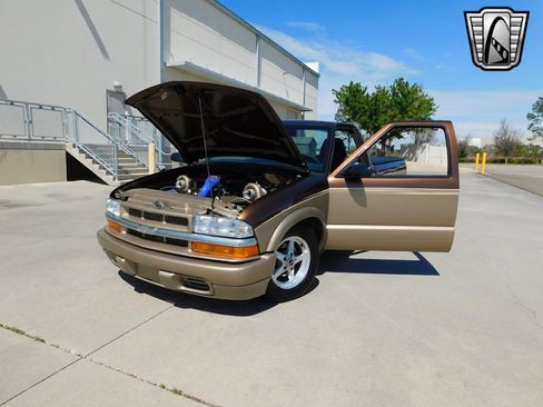 Used 2000 Chevrolet S10 Pickup LS w/ Preferred Equipment Group image 23
