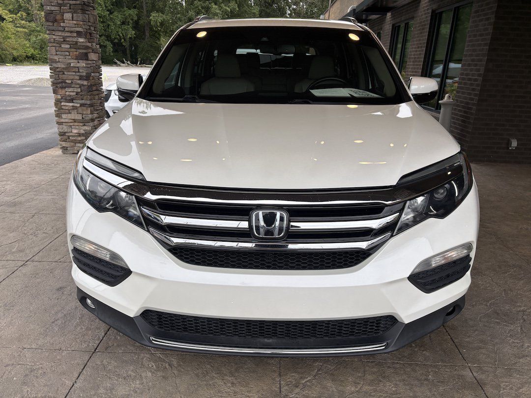 Used 2017 Honda Pilot Touring image 3