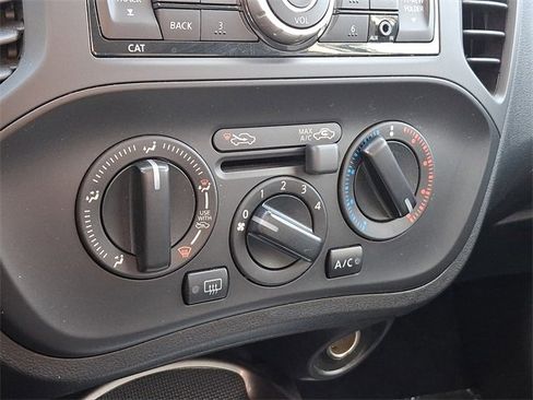 Used 2014 Nissan Juke S image 16