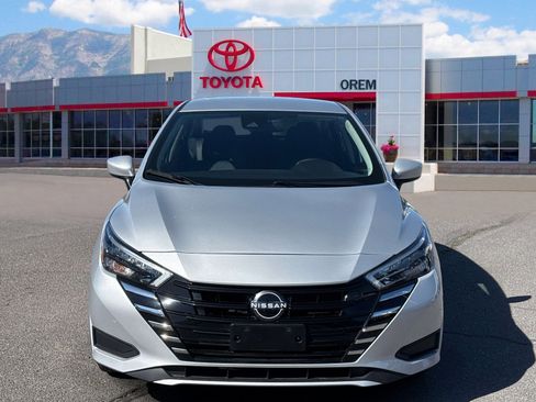 Used 2025 Nissan Versa SV FWD image 2