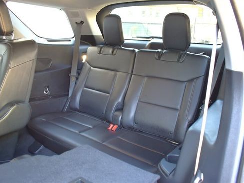 Used 2024 Ford Explorer XLT w/ Equipment Group 202A AWD/4WD image 29
