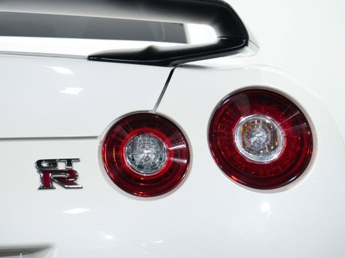 Used 2015 Nissan GT-R Black Edition image 18