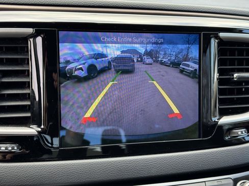 Used 2017 Chrysler Pacifica Touring-L image 26