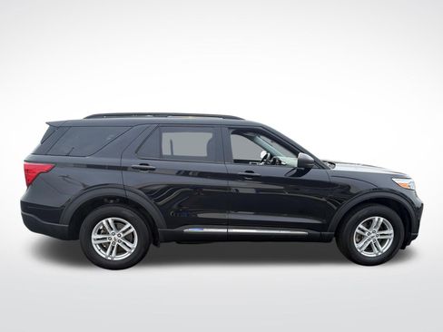 Certified 2024 Ford Explorer XLT w/ Equipment Group 202A AWD/4WD image 7