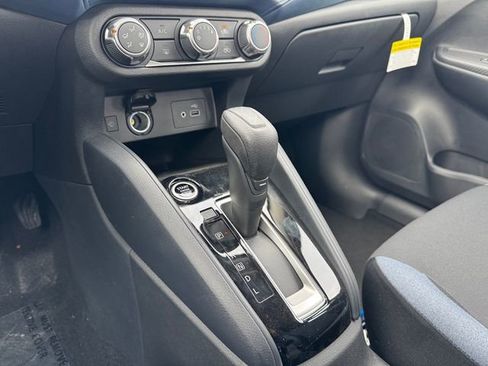 New 2025 Nissan Versa SV w/ Trunk Package FWD image 19