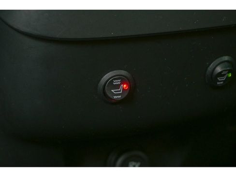 Used 2018 Volvo XC60 T6 Momentum w/ Vision Package image 28