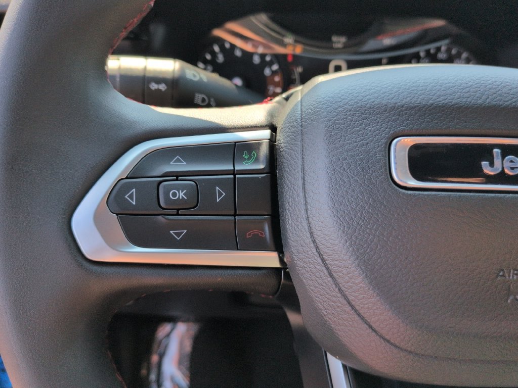 Used 2025 Jeep Compass Trailhawk AWD/4WD image 18