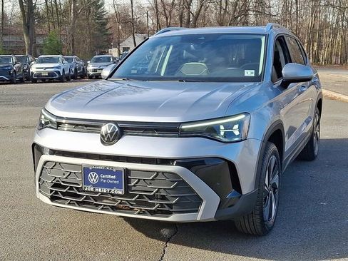 Certified 2025 Volkswagen Taos SE w/ Panoramic Sunroof Package image 4