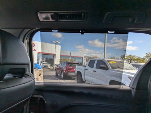 Used 2025 Toyota Sienna XSE w/ XSE Premium Package image 19