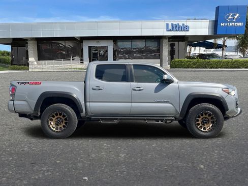 Used 2021 Toyota Tacoma TRD Off-Road w/ Technology Package image 9