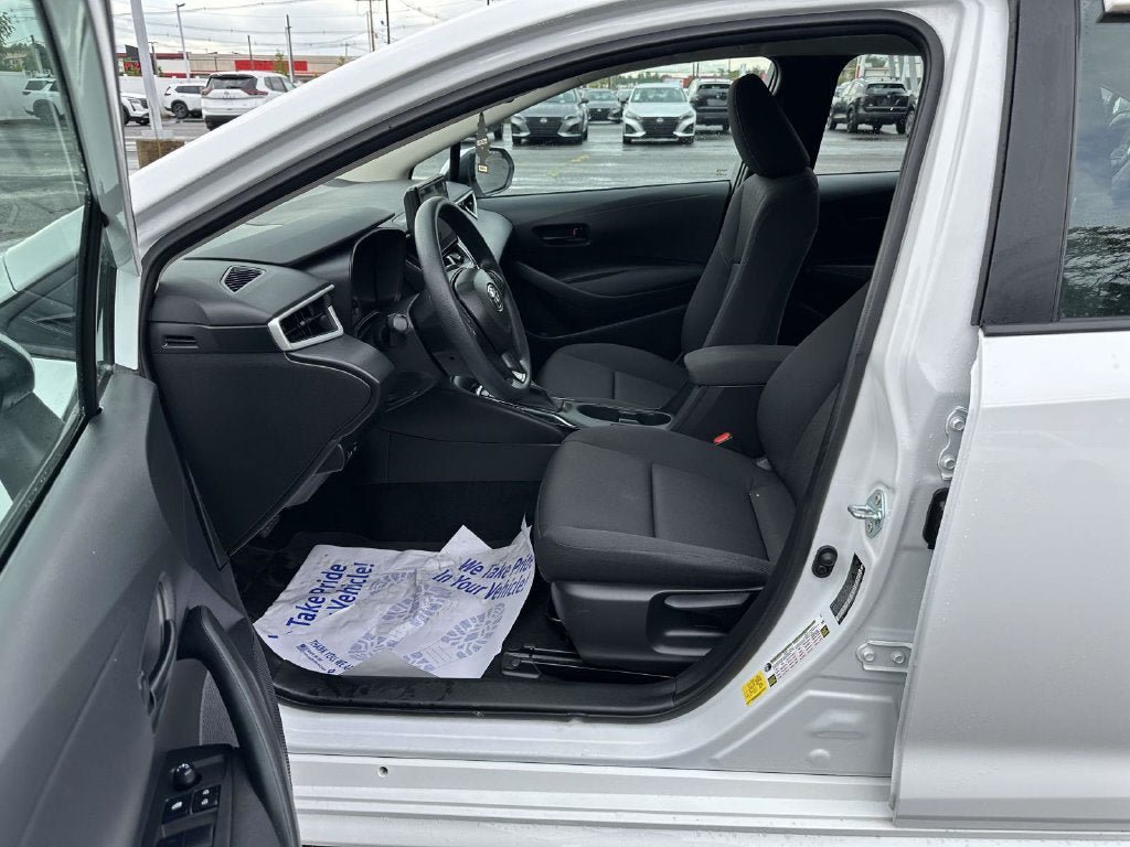 Used 2025 Toyota Corolla LE w/ LE Premium Package FWD image 16