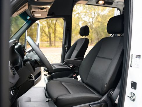 Used 2023 Mercedes-Benz Sprinter 2500 image 19