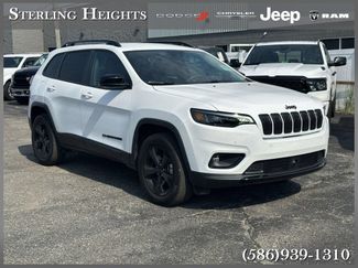 Used 2023 Jeep Cherokee Altitude Lux AWD/4WD video 1