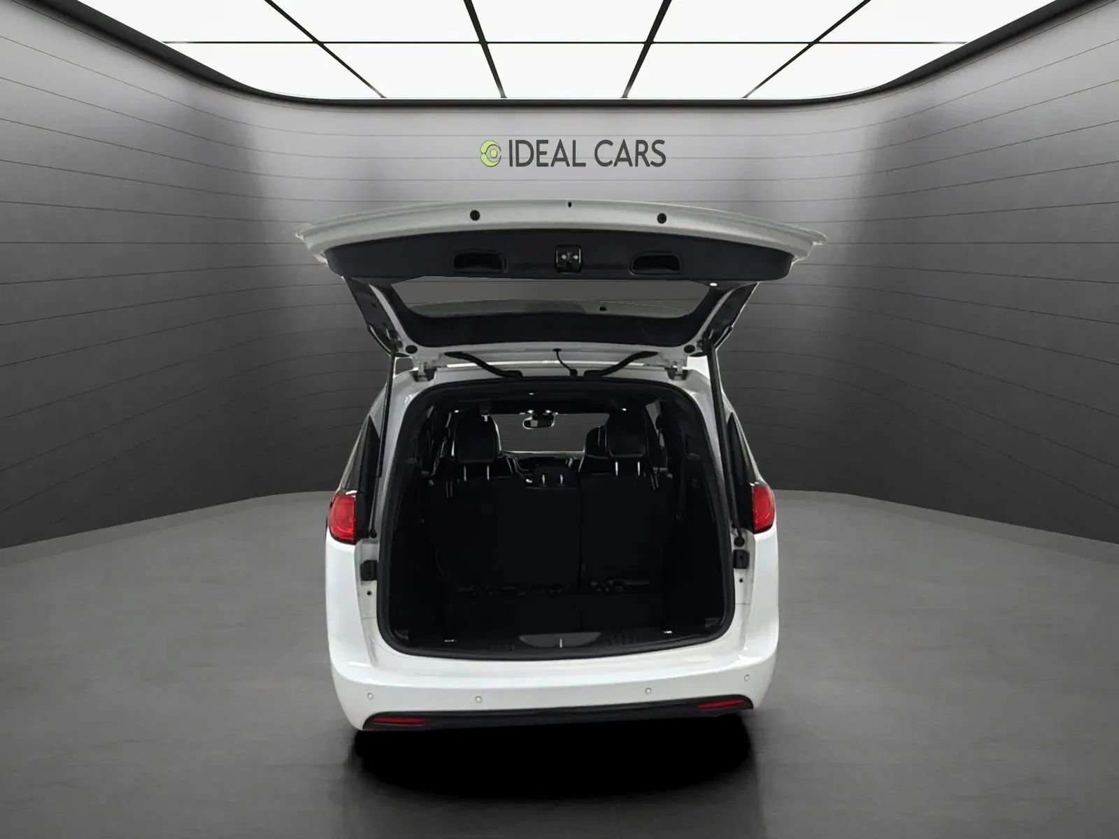 Used 2018 Chrysler Pacifica Limited w/ Advanced Safetytec Group FWD image 9