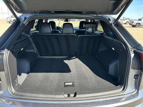 Used 2025 Volkswagen Atlas Cross Sport SE image 33