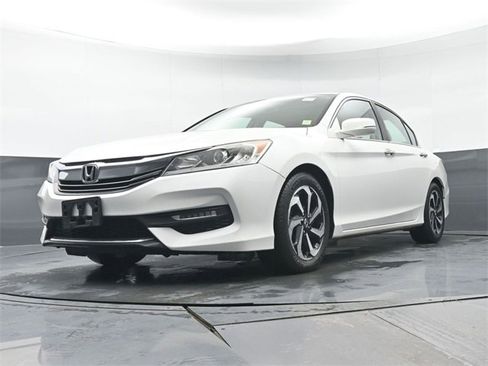 Used 2017 Honda Accord EX image 29