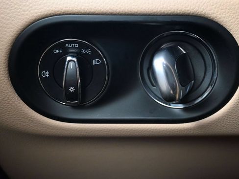 Certified 2024 Porsche Macan AWD/4WD image 22
