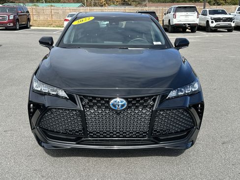Used 2022 Toyota Avalon XSE image 2