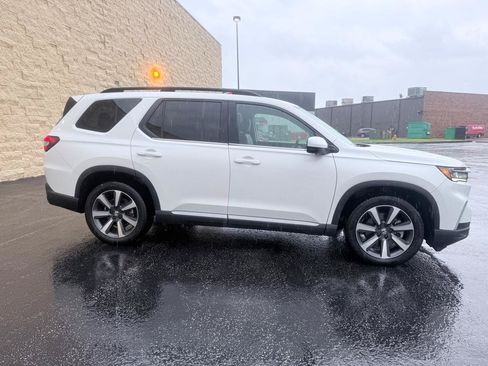 Used 2023 Honda Pilot Elite image 6