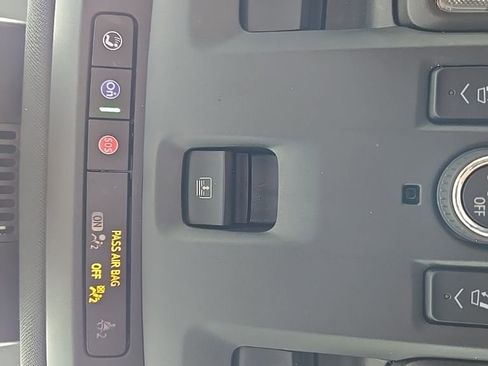 Used 2023 GMC Yukon SLT w/ SLT Premium Package image 36