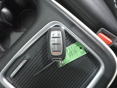 Used 2024 Chrysler Pacifica Touring-L image 30